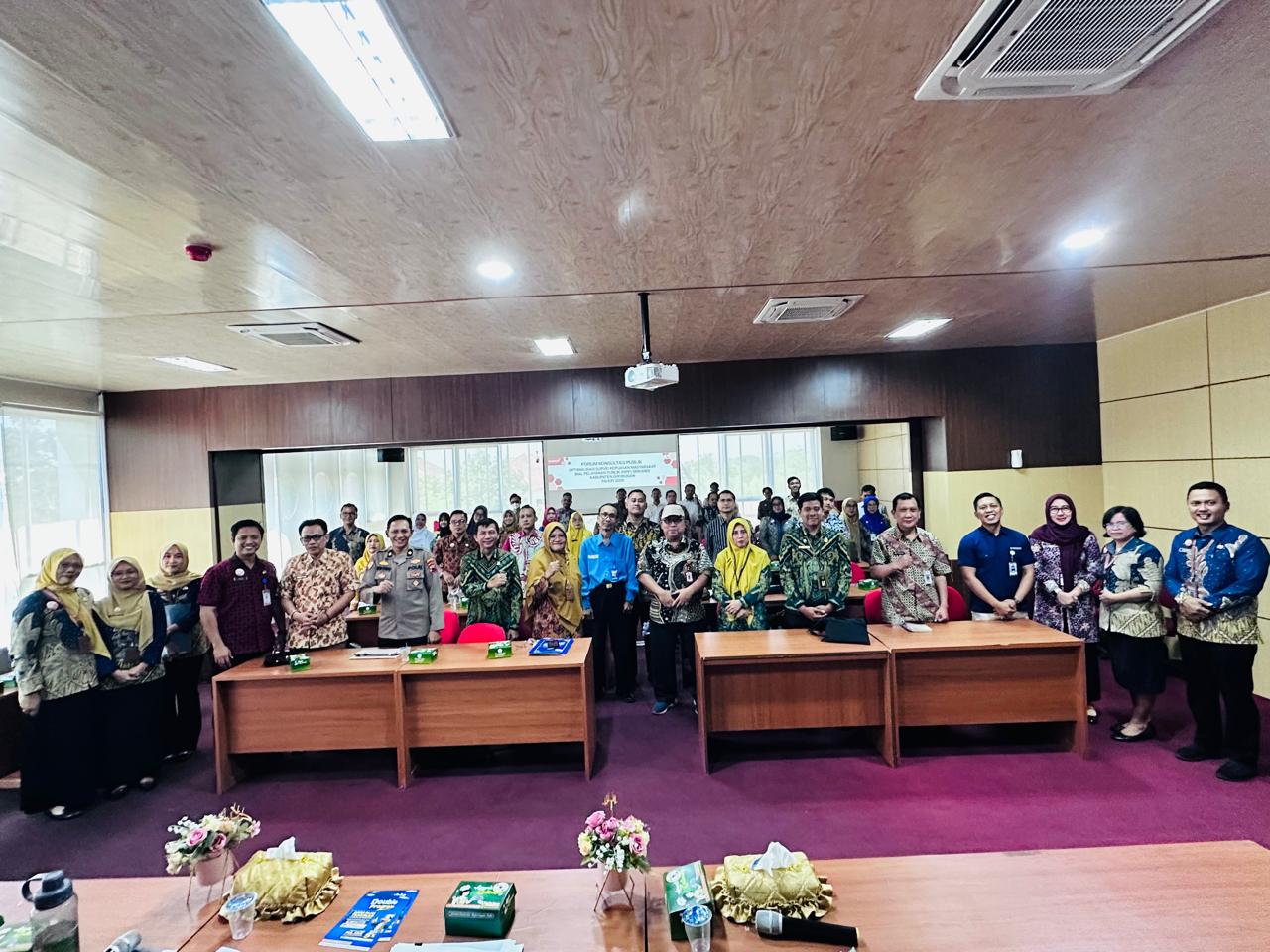 Foto bersama Optimalisasi Survei Kepuasan Masyarakat SKM sebagai Instrumen Peningkatan Kualitas Pelayanan