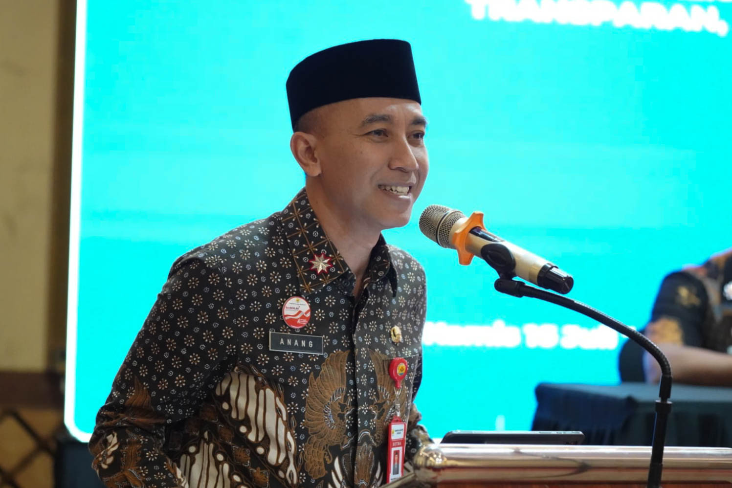 Sekda Grobogan Anang Armunanto memberikan pengarahan dalam Sosialisasi Pencatatan Non Tender dan Swakelola pada Sistem Pengadaan Secara Elektronik SPSE di Purwodadi