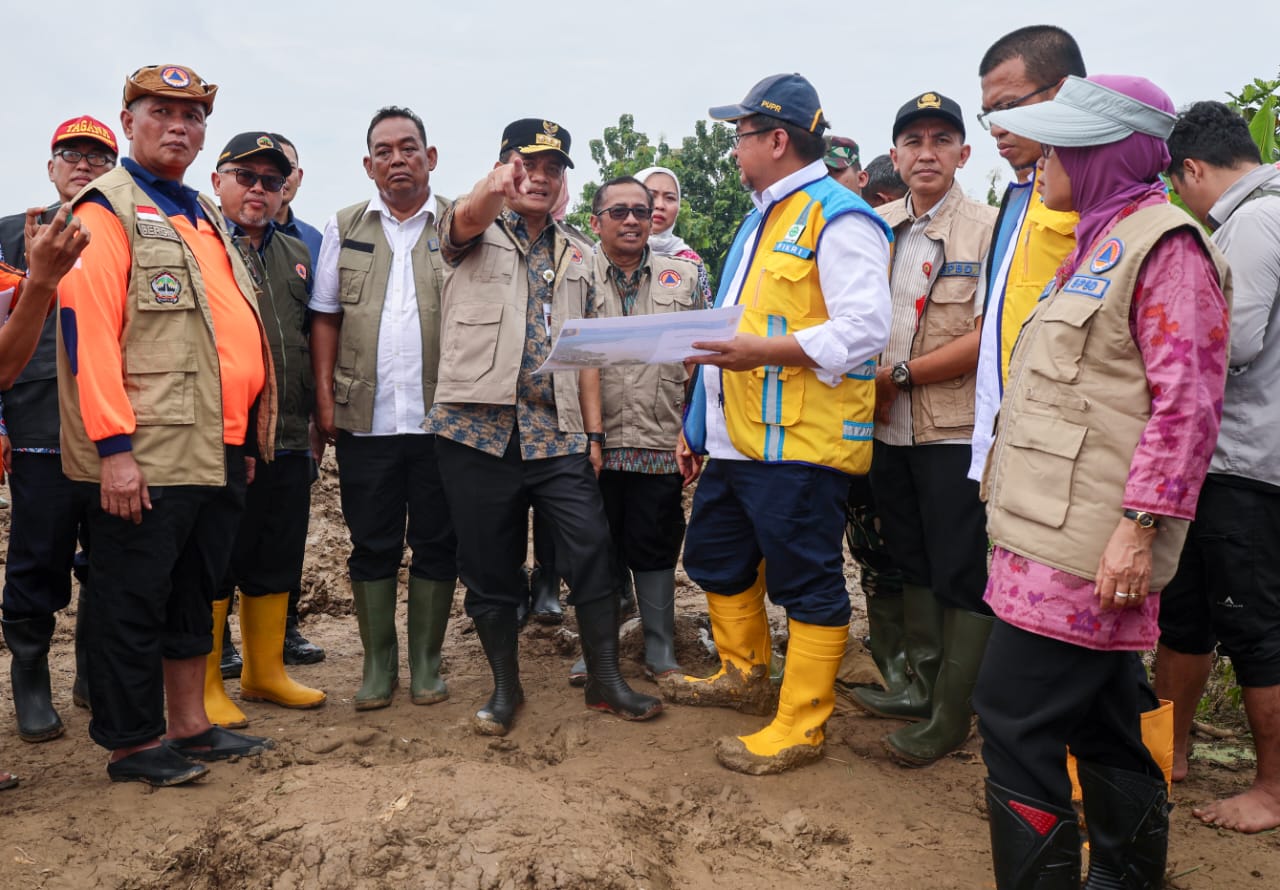 gub tinjau banjir grobogan9